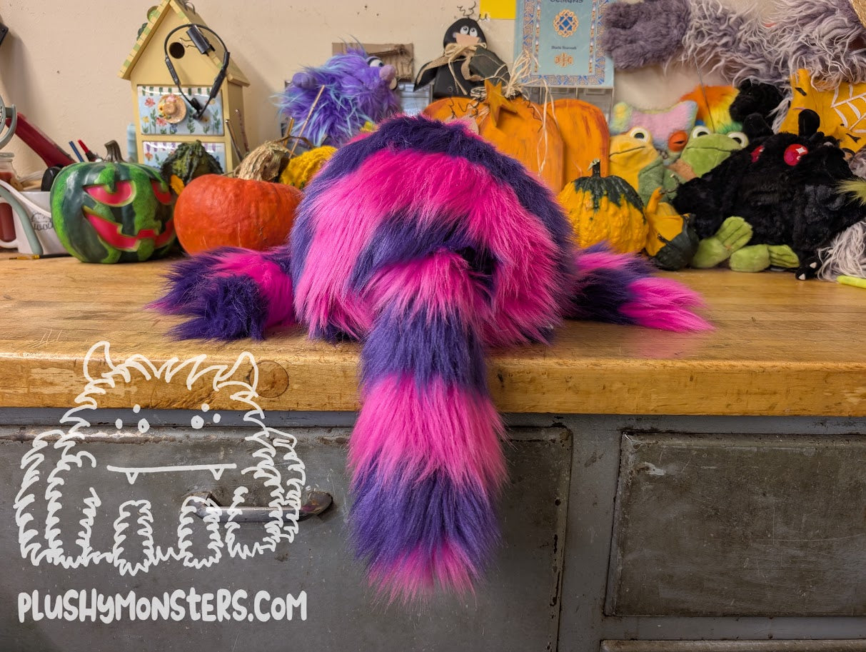 Joe's Lil' Chessy! - Cheshire Cat Spider in Disguise- Weighted Lil' Guy