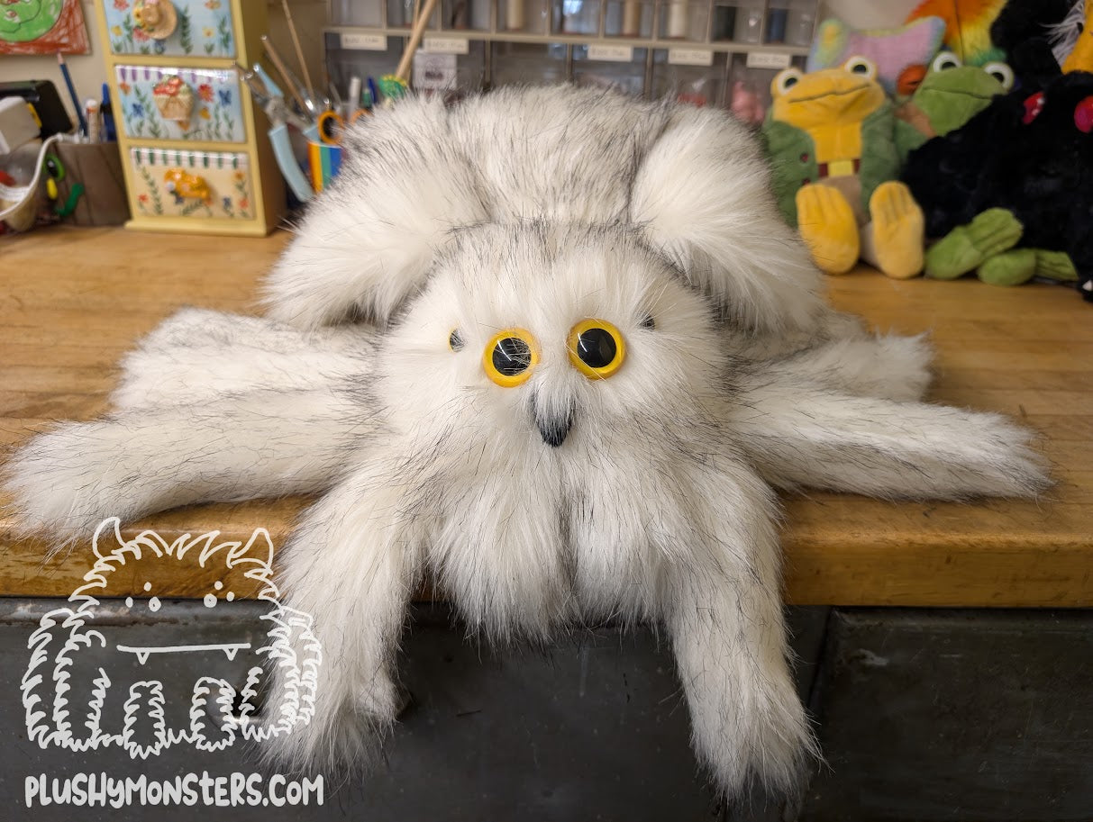 Lil' Hooty! Owl Spider in Disguise - Weighted Lil' Guy