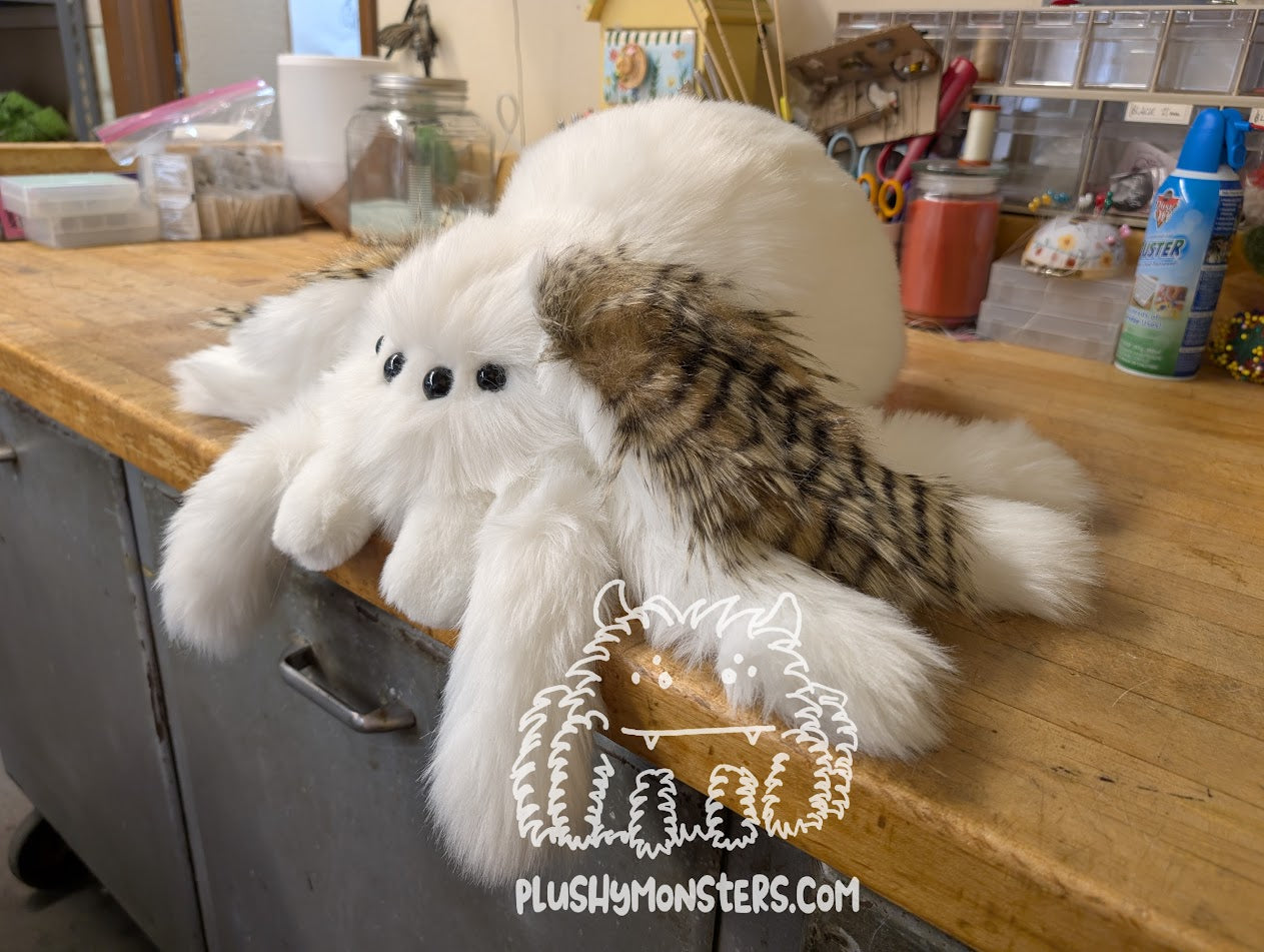 Lil' Fwhedward Rabbit, Spider in Disguise! - Weighted Lil' Guy