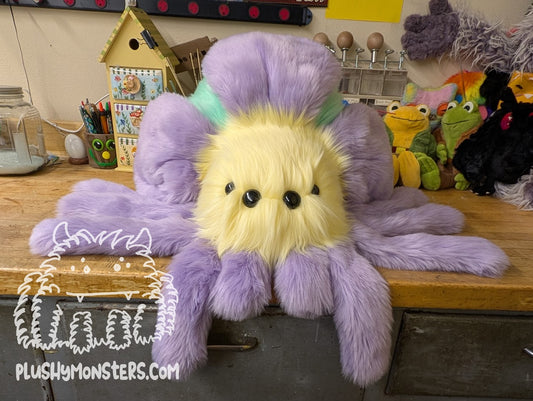 Hyacinth Flower Spider in Disguise! - Weighted Middlin'