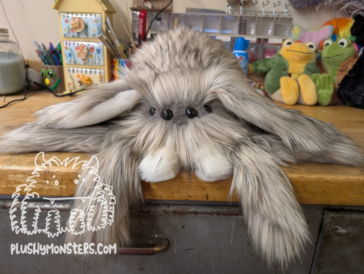 Petey the Rabbit, Spider in Disguise - Weighted Lil' Guy