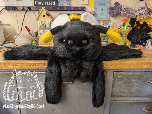 Big Bruno Bumble! Bumble Bee Spider in Disguise - Weighted Big'n