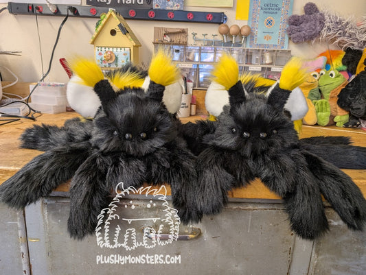 Lil' Bruno Bumble! Bumble Bee Spider in Disguise - Weighted Lil' Guy