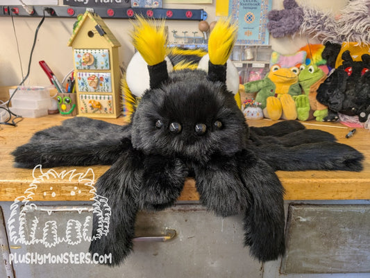 Bruno Bumble! Bumble Bee Spider in Disguise - Weighted Middlin'