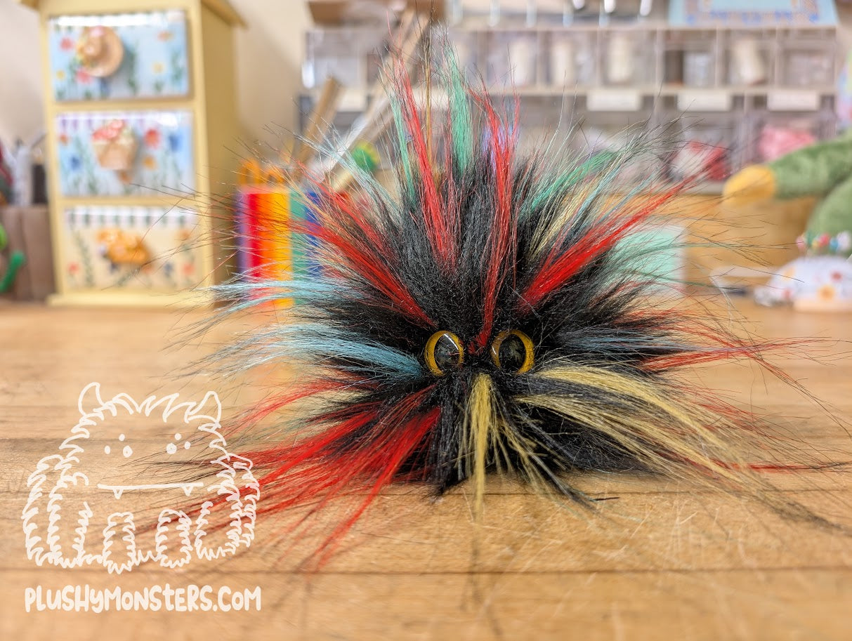Fireworks Tiny Boi with Mango Slit Pupil Eyes!