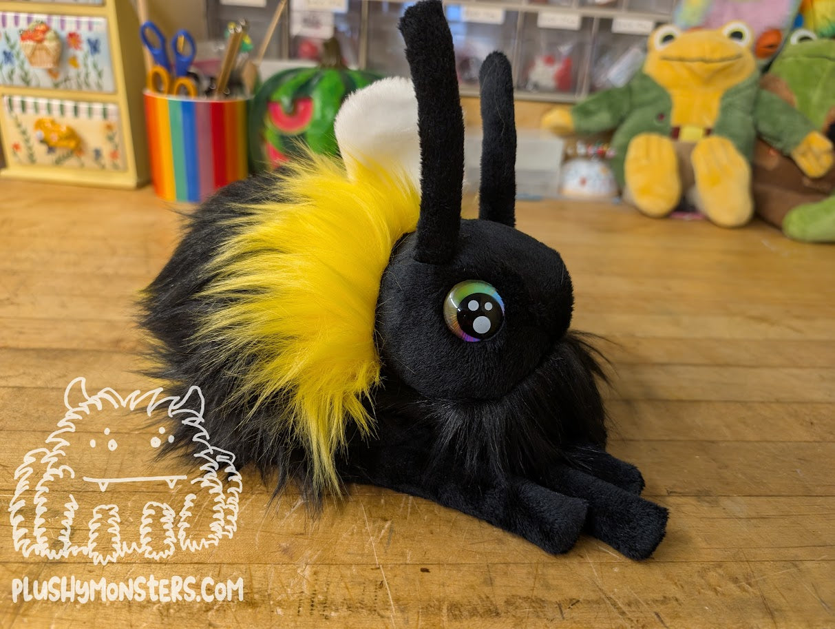 Big Shaggy Hobo Bumble! With Stripey Rainbow Eyes! - Big Hobo Tick in Disguise