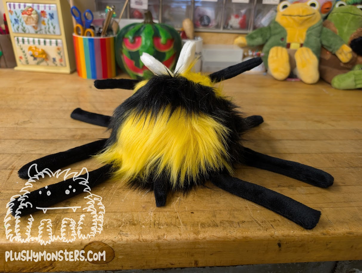 Big Shaggy Hobo Bumble! With Rainbow Eyes! - Big Hobo Tick in Disguise