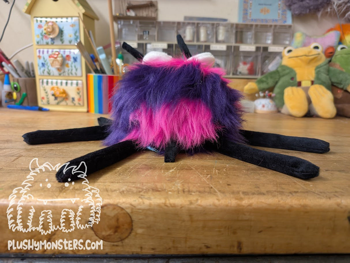 Big Shaggy Hobo Beeatrice! With Pink Kawaii Eyes! - Big Hobo Tick in Disguise