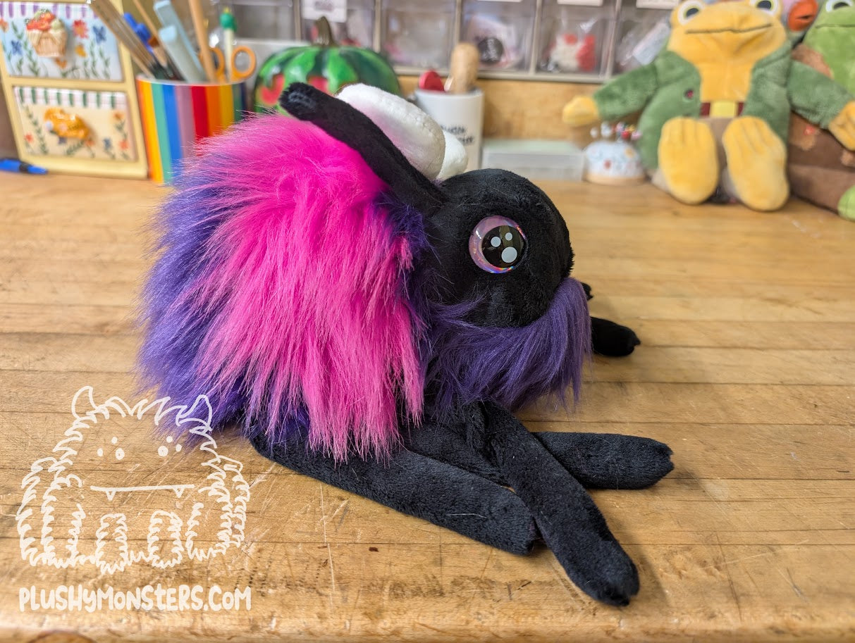 Big Shaggy Hobo Beeatrice! With Purple Kawaii Eyes! - Big Hobo Tick in Disguise