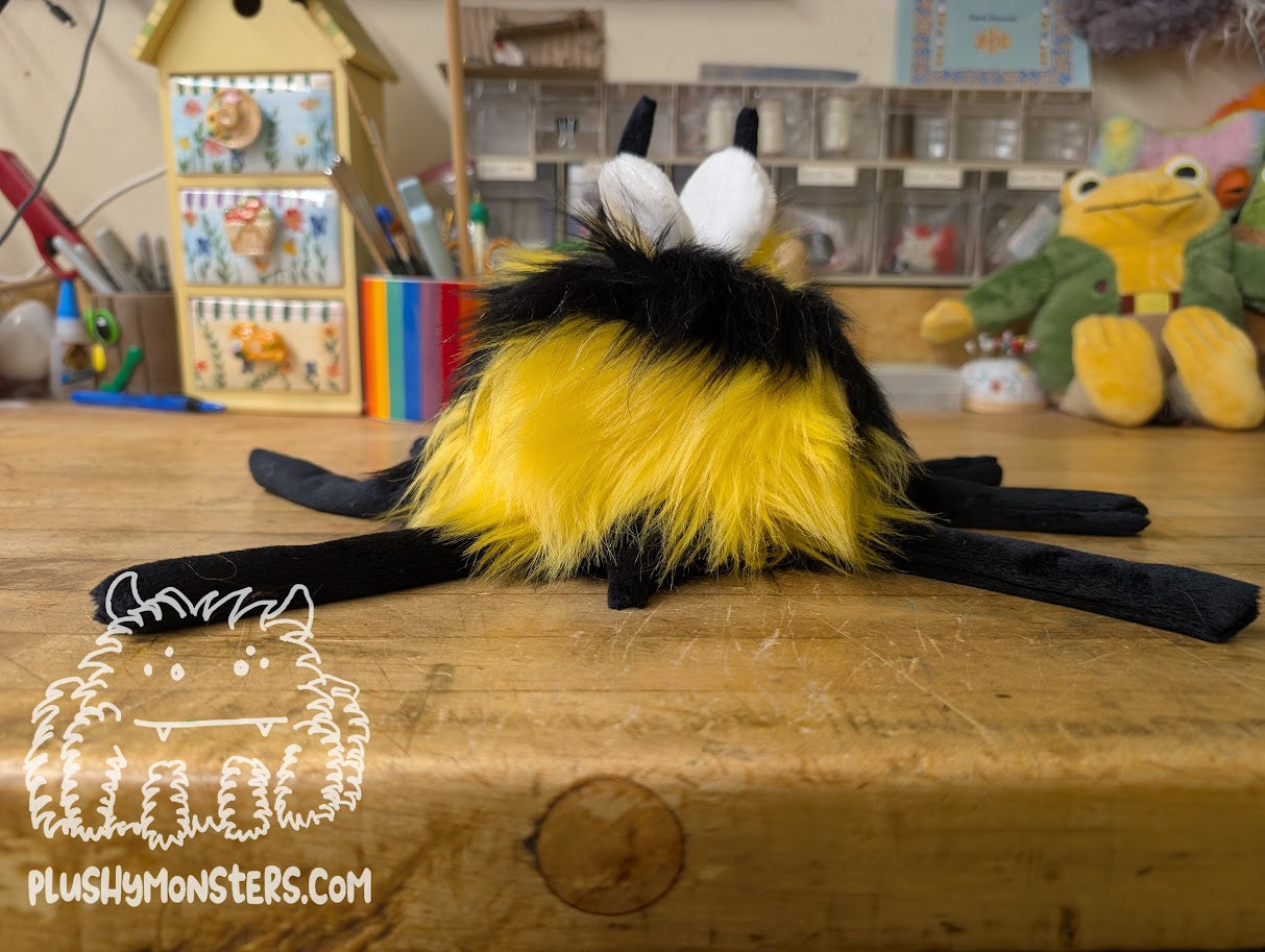 Big Shaggy Hobo Bumble! With Orange Kawaii Eyes! - Big Hobo Tick in Disguise