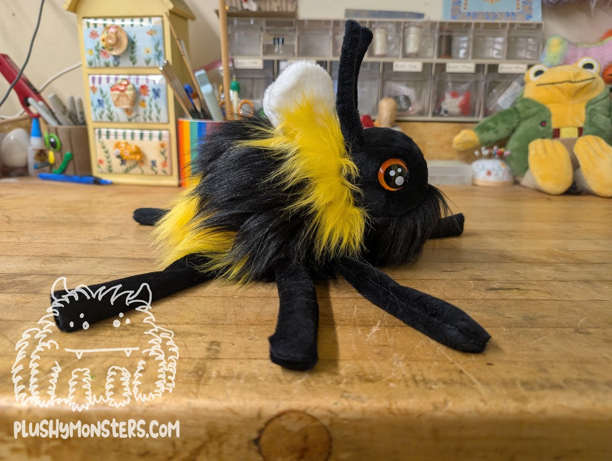 Big Shaggy Hobo Bumble! With Orange Kawaii Eyes! - Big Hobo Tick in Disguise