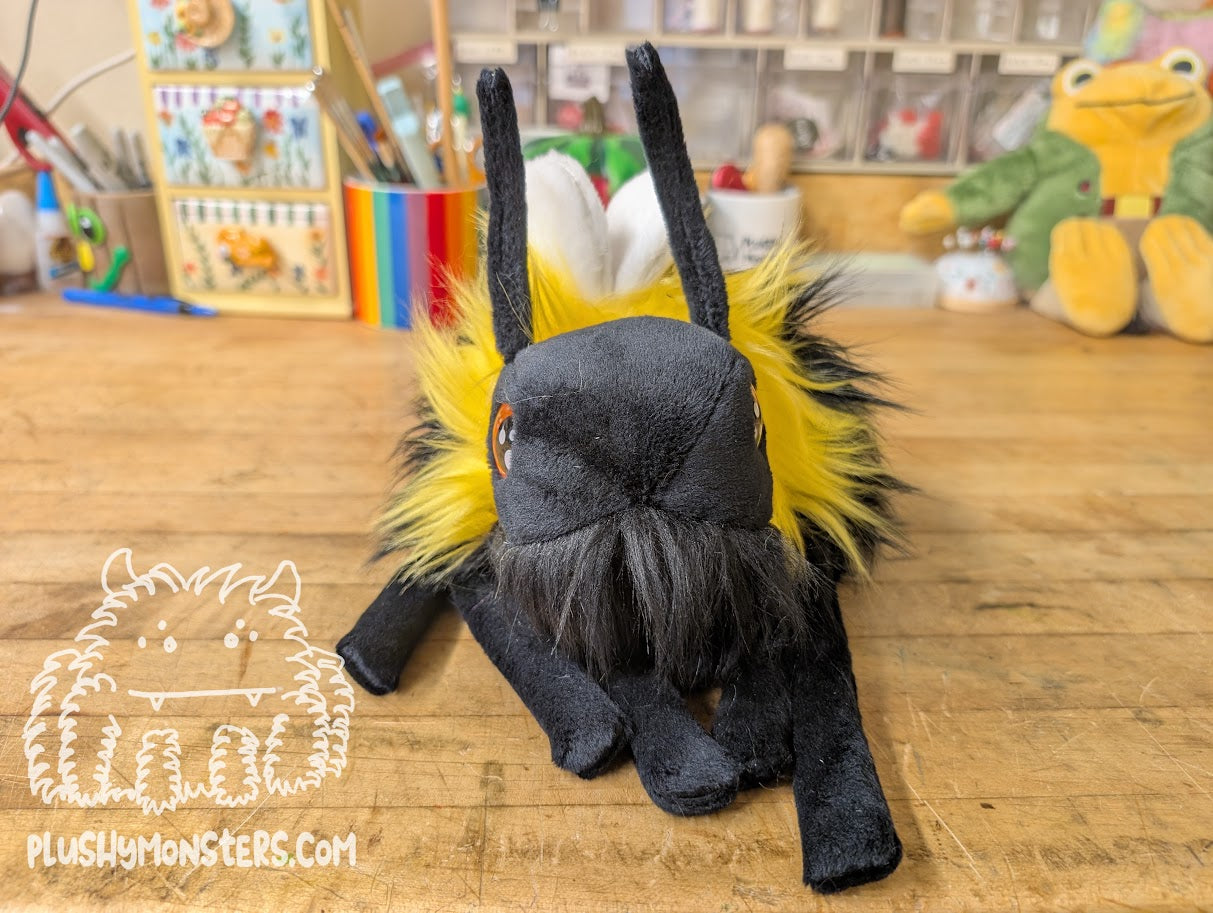 Big Shaggy Hobo Bumble! With Orange Kawaii Eyes! - Big Hobo Tick in Disguise