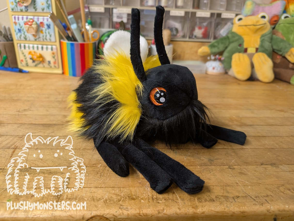 Big Shaggy Hobo Bumble! With Orange Kawaii Eyes! - Big Hobo Tick in Disguise