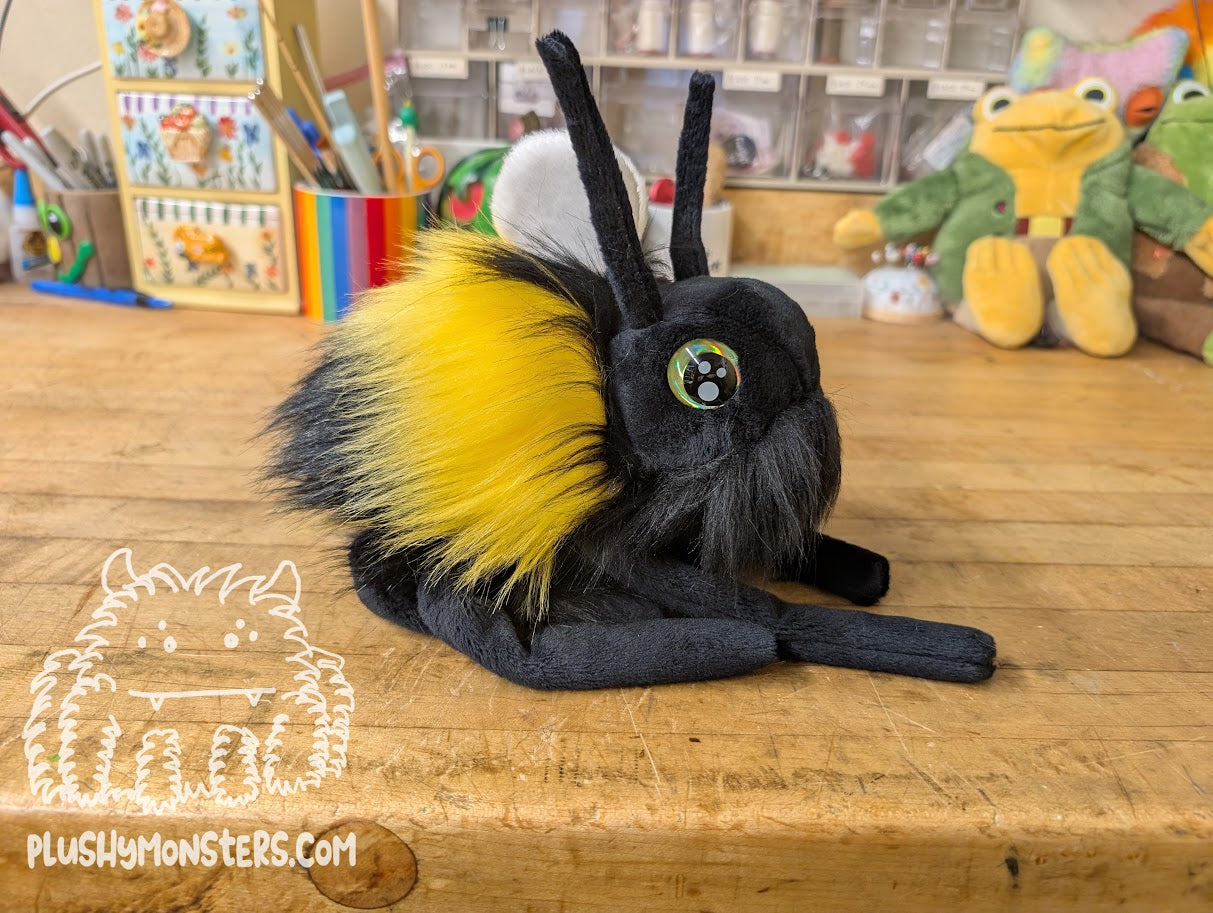 Big Shaggy Hobo Bumble! With Yellow Kawaii Eyes! - Big Hobo Tick in Disguise