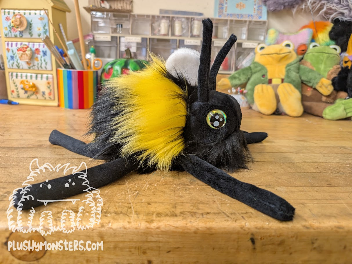 Big Shaggy Hobo Bumble! With Yellow Kawaii Eyes! - Big Hobo Tick in Disguise