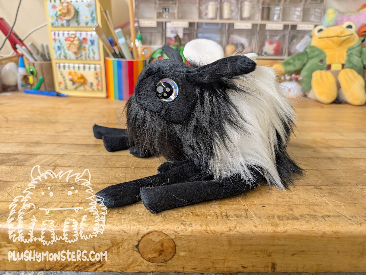 Big Shaggy Hobo Buzzy! With Silver Kawaii Eyes! - Big Hobo Tick in Disguise