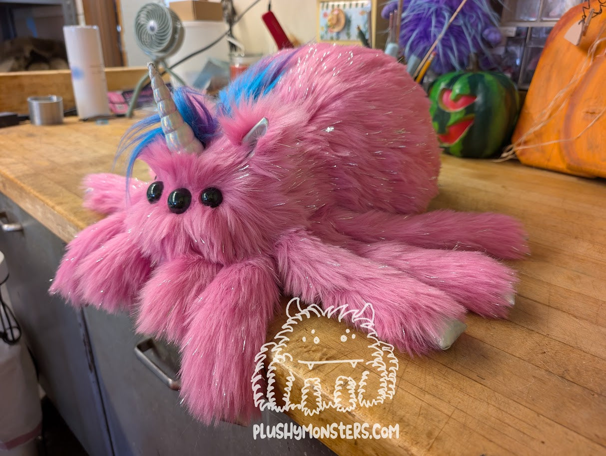 Lil' Gumball Sparkles! Unicorn Spider in Disguise - Weighted Lil' Guy