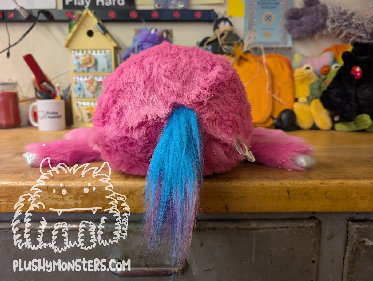 Lil' Gumball Sparkles! Unicorn Spider in Disguise - Weighted Lil' Guy