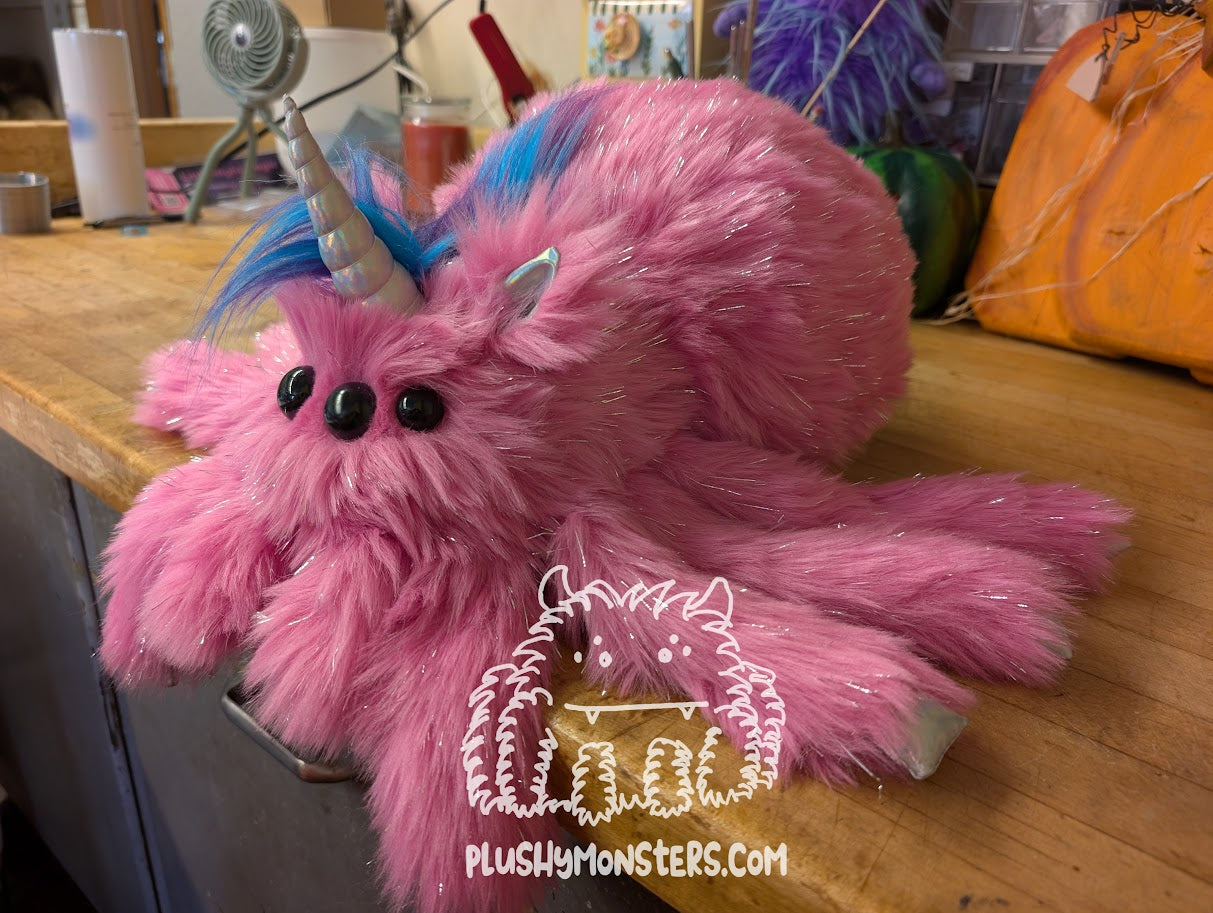 Lil' Gumball Sparkles! Unicorn Spider in Disguise - Weighted Lil' Guy