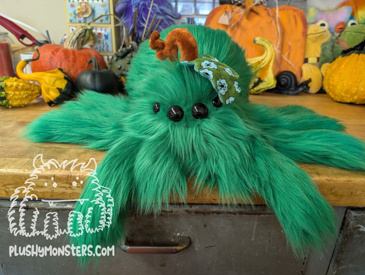 Hubbard! Squash Spider in Disguise! - Weighted Lil' Guy