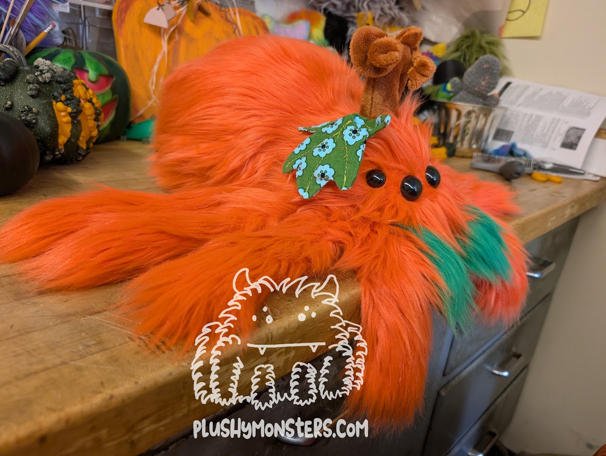 Dippity! Pumpkin Spider in Disguise - Weighted Lil' Guy