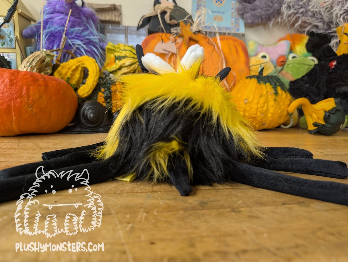 Big Shaggy Hobo Bumble! With Mango Eyes! - Big Hobo Tick in Disguise
