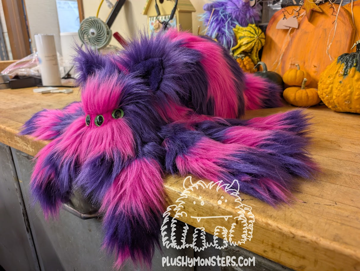 Joe's Lil' Chessy! - Cheshire Cat Spider in Disguise- Weighted Lil' Guy