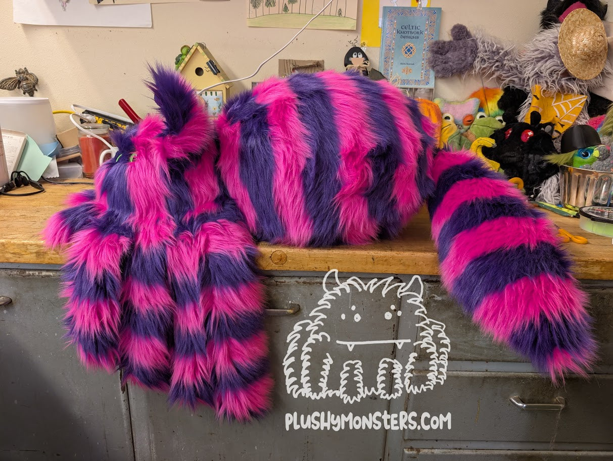 Big Chessy! Cheshire Cat Spider in Disguise - Weighted Big'n
