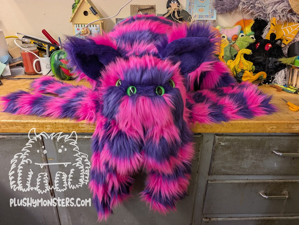 Big Chessy! Cheshire Cat Spider in Disguise - Weighted Big'n