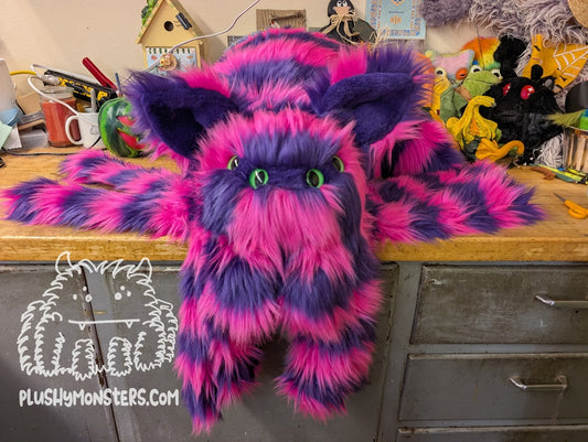 Big Chessy! Cheshire Cat Spider in Disguise - Weighted Big'n