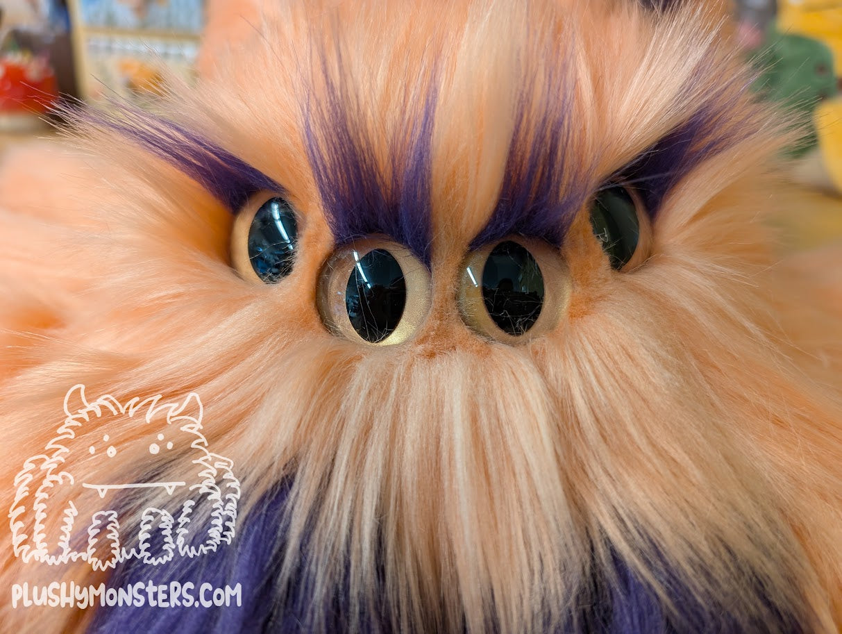 Lil' Golden-Eyed Urpaya! - Weighted Lil' Guy