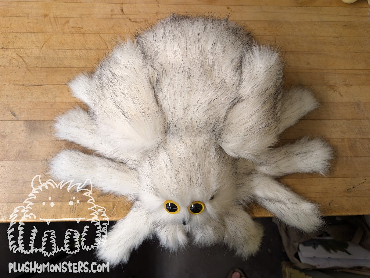 Lil' Hooty! Owl Spider in Disguise - Weighted Lil' Guy