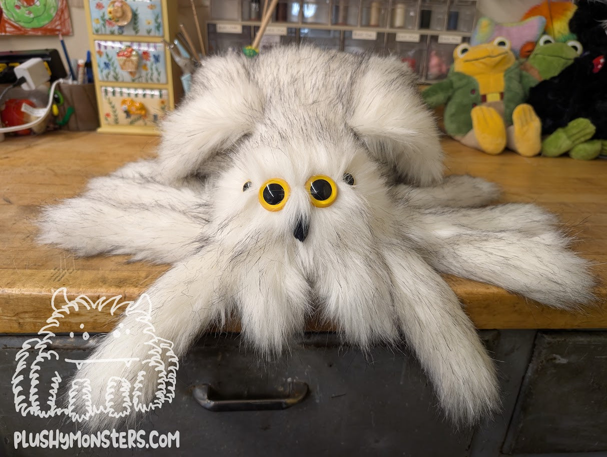 Lil' Hooty! Owl Spider in Disguise - Weighted Lil' Guy
