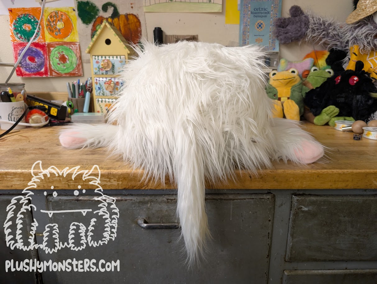 Flossy! Highland Cow Spider in Disguise - Weighted Middlin'