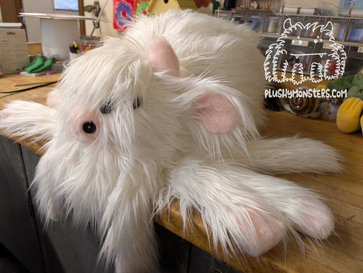 Flossy! Highland Cow Spider in Disguise - Weighted Middlin'