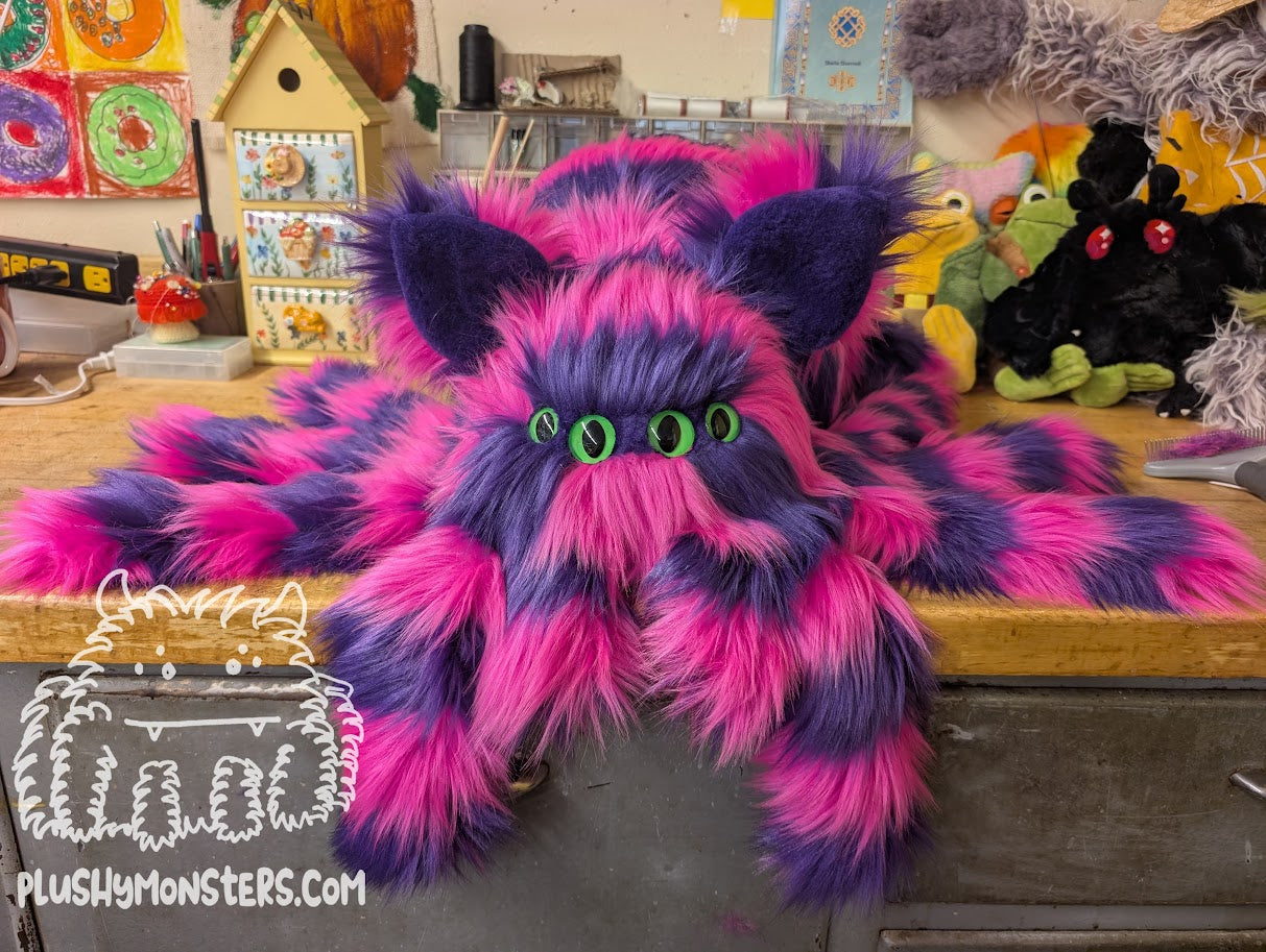 Chessy! Cheshire Cat Spider in Disguise - Weighted Middlin'