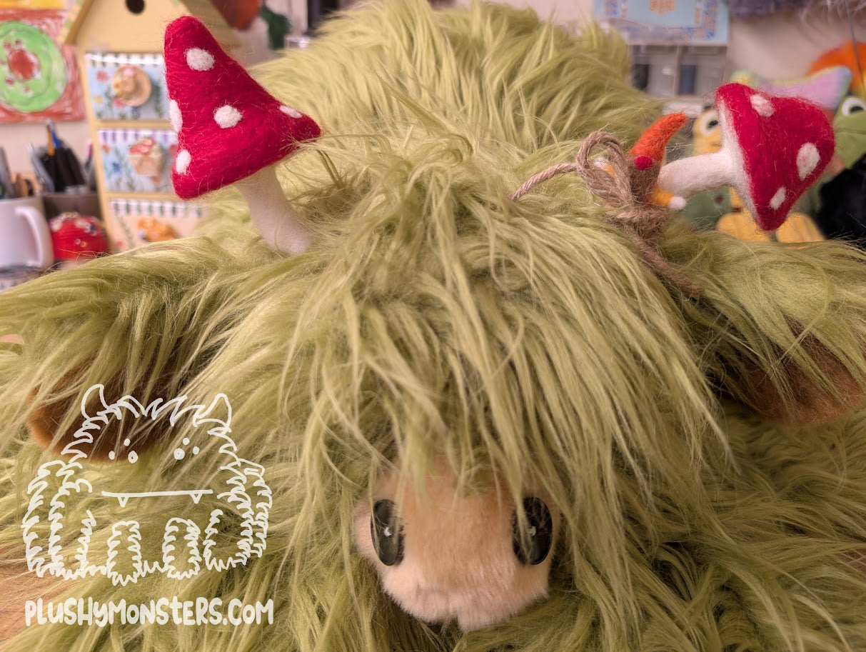 Marshall and Carl! Highland Cow Spider in Disguise and Gnome! - Weighted Middlin'