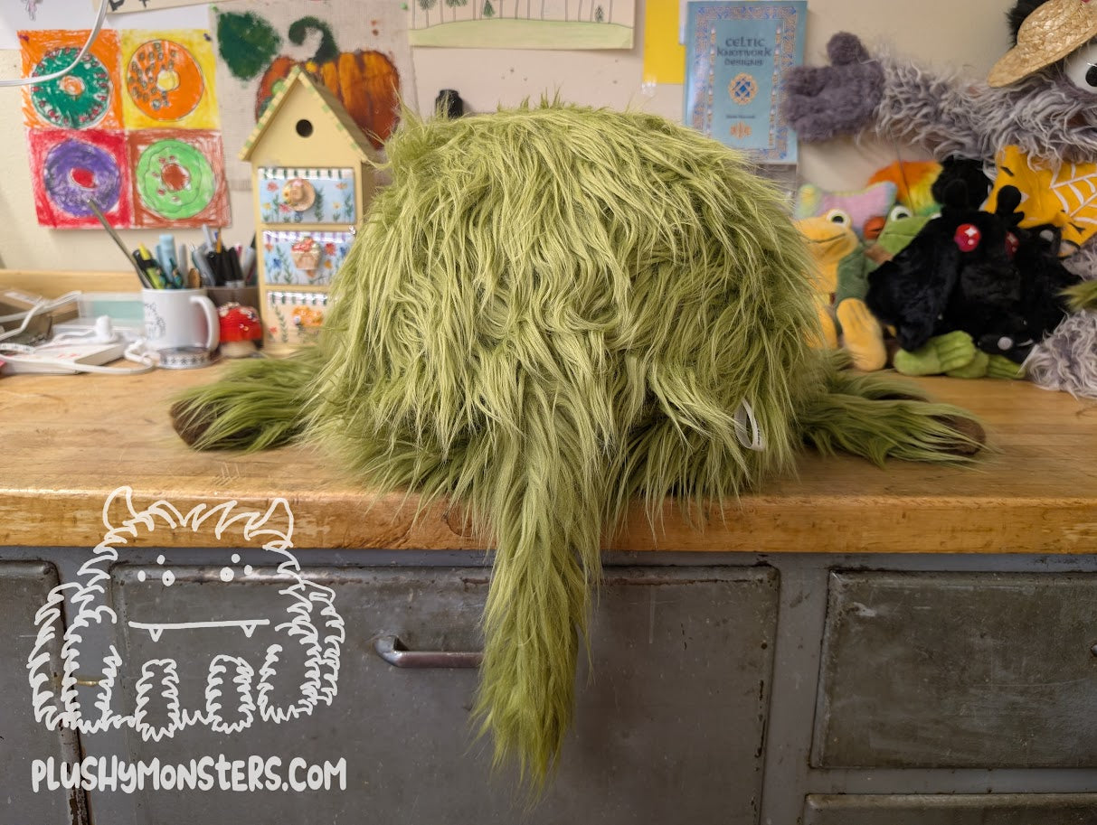 Marshall and Carl! Highland Cow Spider in Disguise and Gnome! - Weighted Middlin'