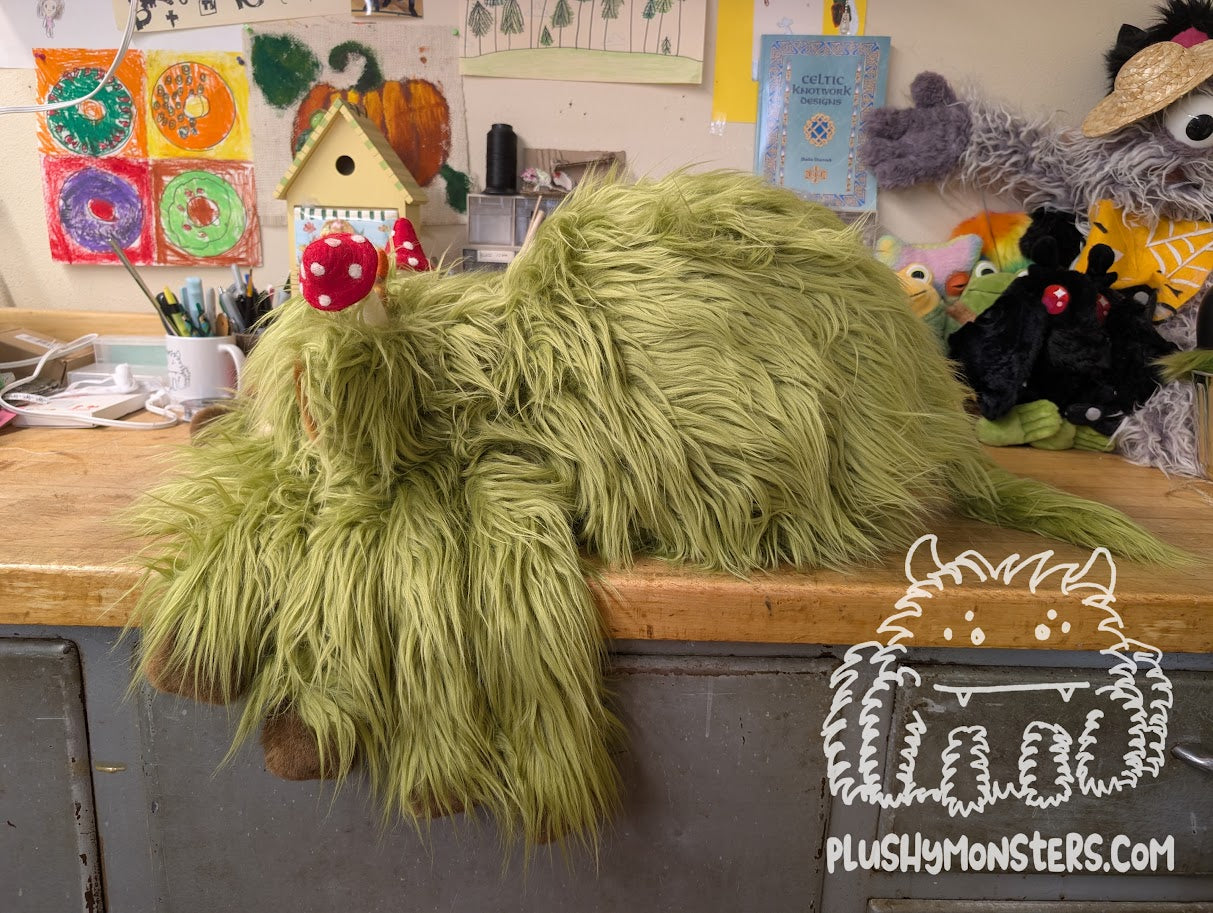 Marshall and Carl! Highland Cow Spider in Disguise and Gnome! - Weighted Middlin'