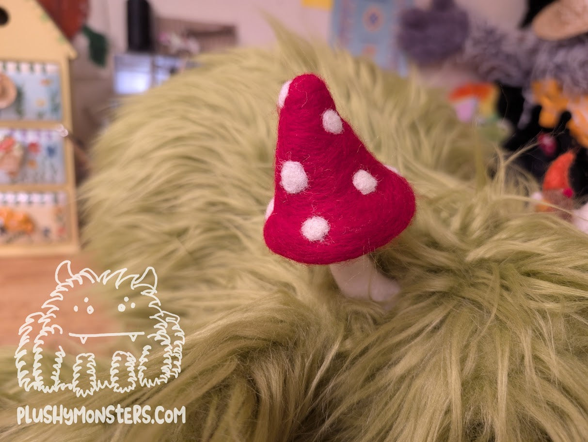 Marshall and Carl! Highland Cow Spider in Disguise and Gnome! - Weighted Middlin'