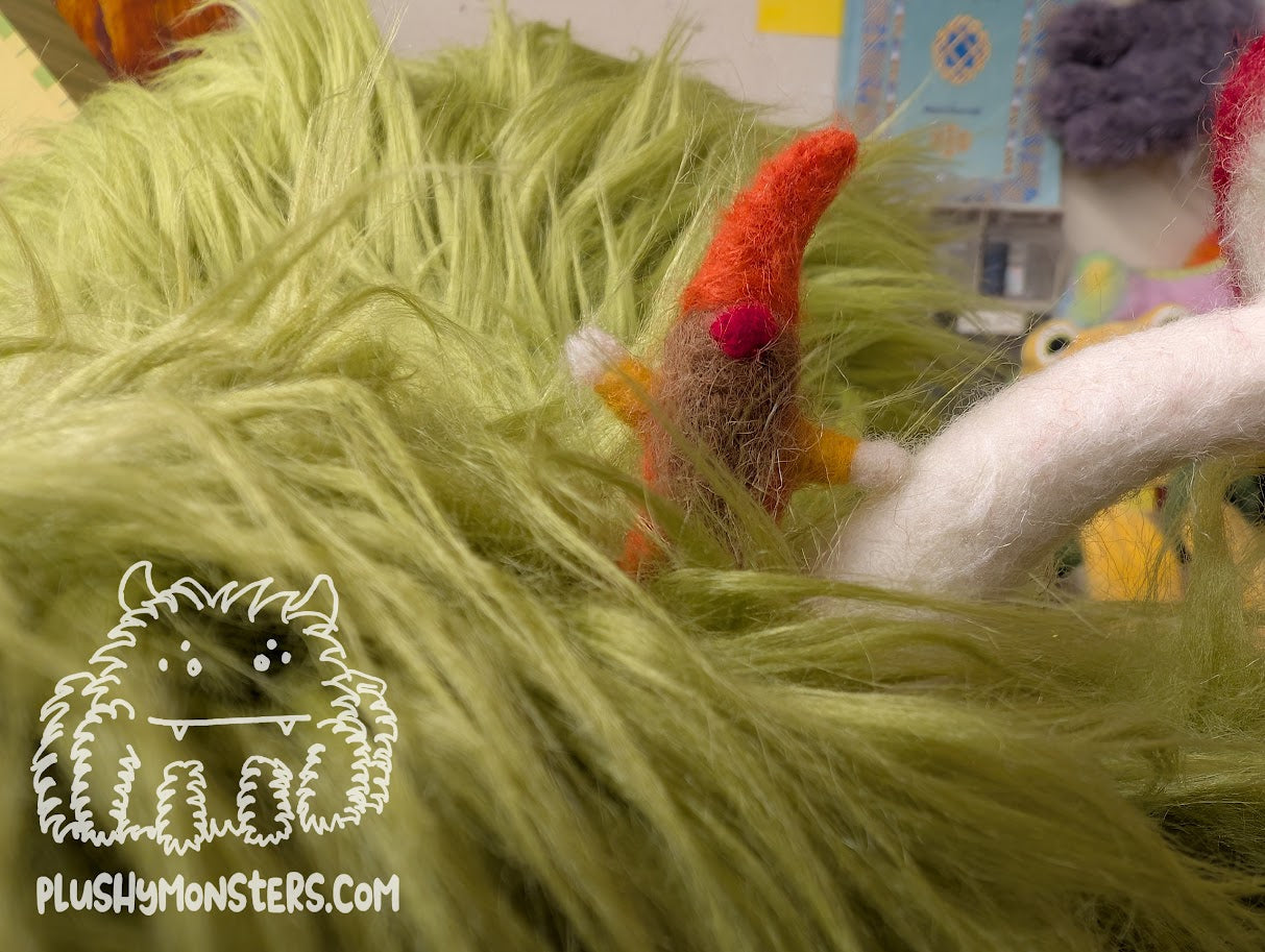 Marshall and Carl! Highland Cow Spider in Disguise and Gnome! - Weighted Middlin'