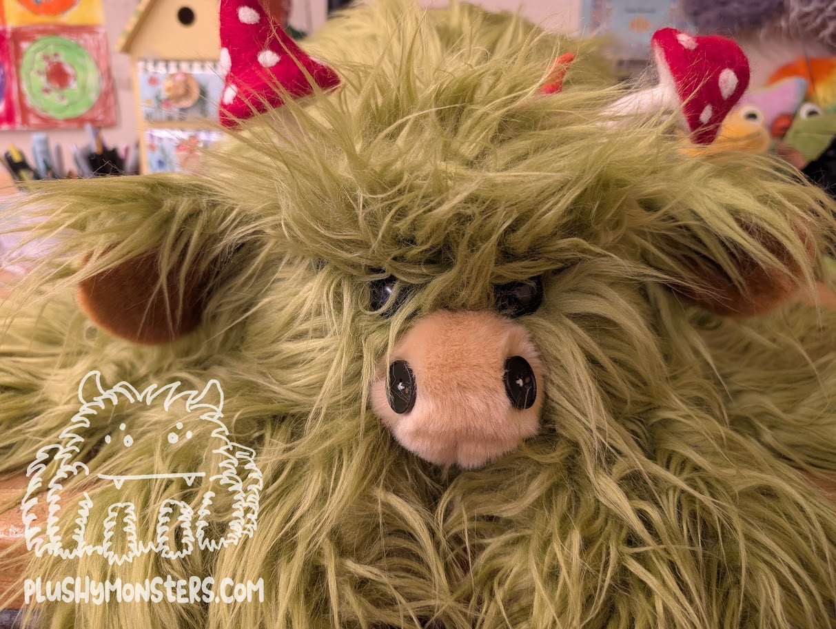 Marshall and Carl! Highland Cow Spider in Disguise and Gnome! - Weighted Middlin'