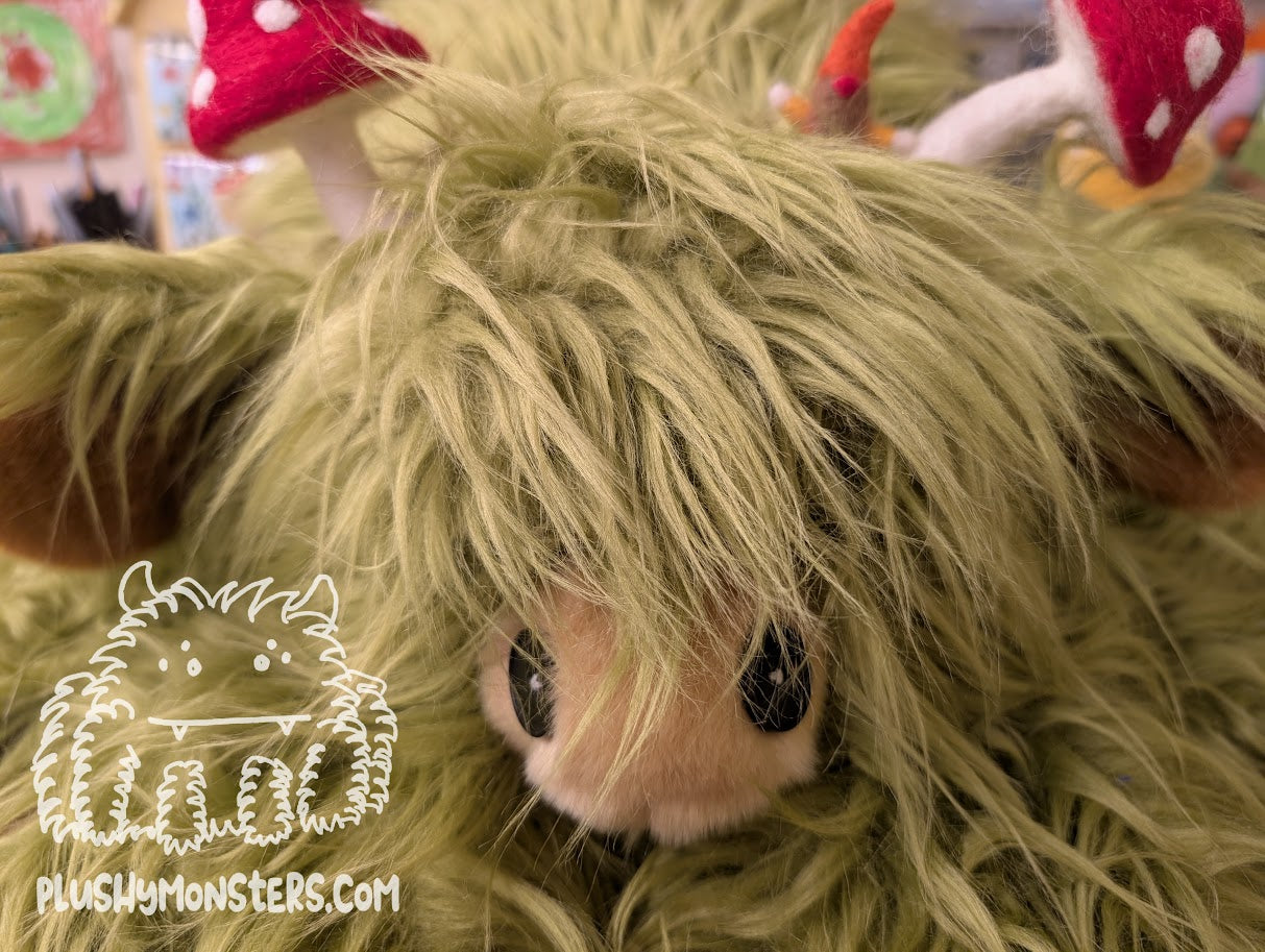Marshall and Carl! Highland Cow Spider in Disguise and Gnome! - Weighted Middlin'