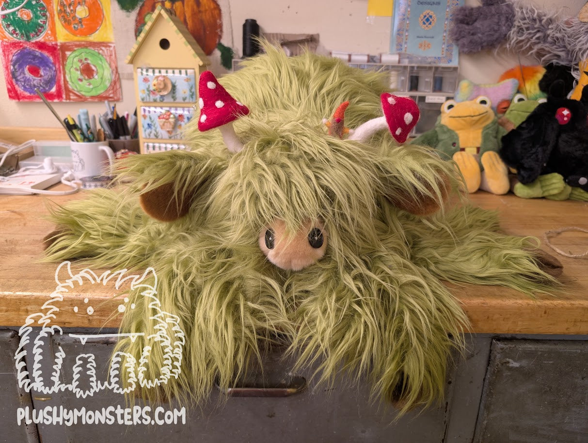 Marshall and Carl! Highland Cow Spider in Disguise and Gnome! - Weighted Middlin'