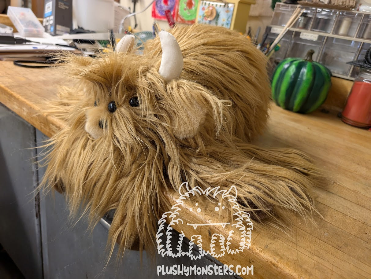 Lil' Delly! Highland Cow Spider in Disguise - Weighted Lil' Guy