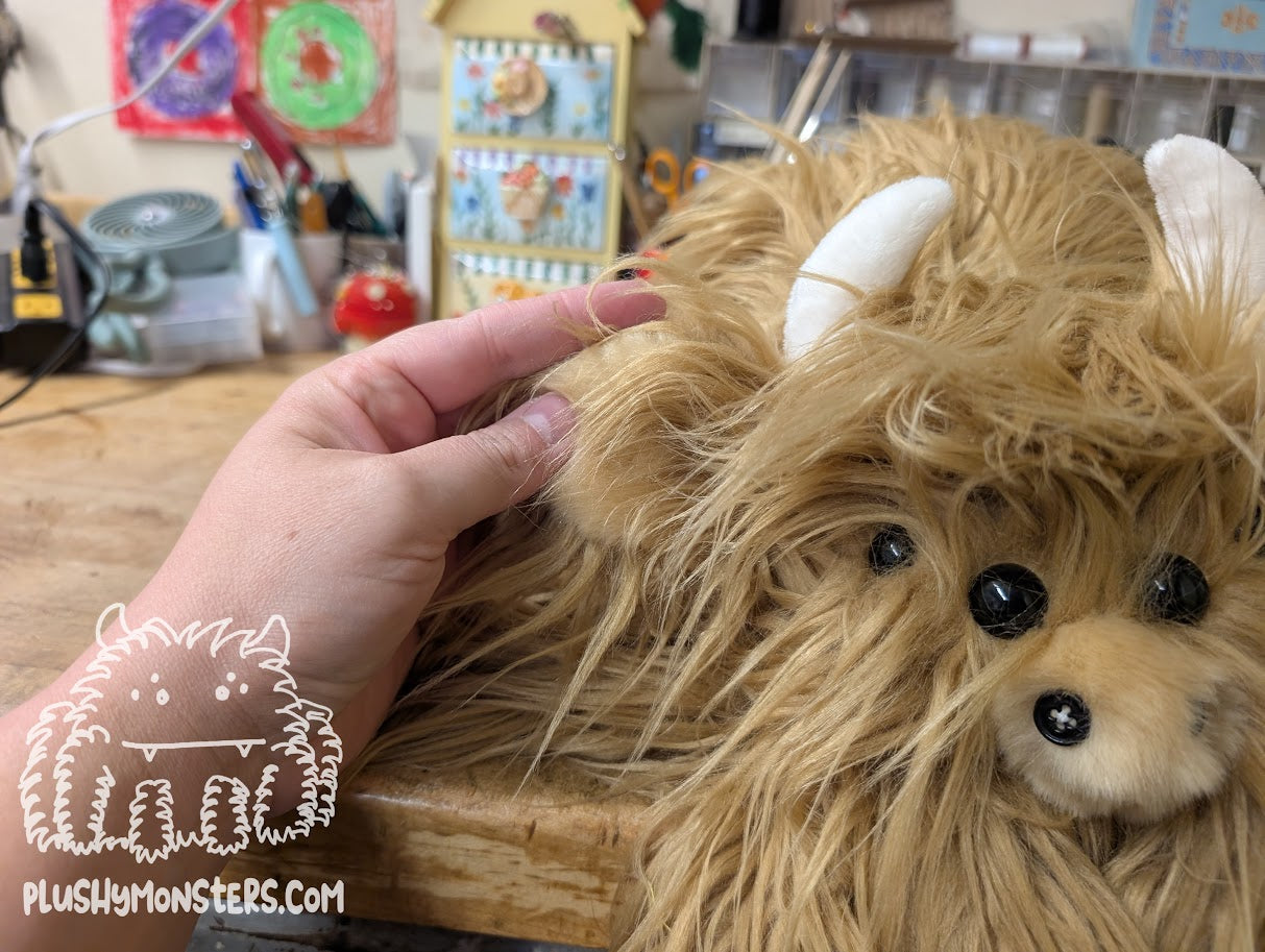 Lil' Delly! Highland Cow Spider in Disguise - Weighted Lil' Guy
