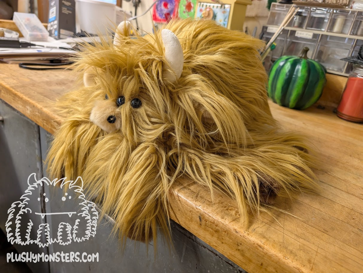 Lil' Sammy! Highland Cow Spider in Disguise - Weighted Lil' Guy
