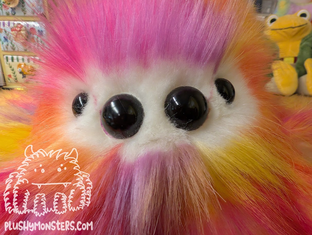 Lil' Flora! With a White Face! And Oversized Eyes! - Weighted Lil' Guy