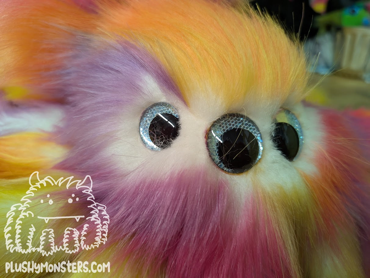 Lil' Flora! With Blue Offset-Pupil Eyes! - Weighted Lil' Guy