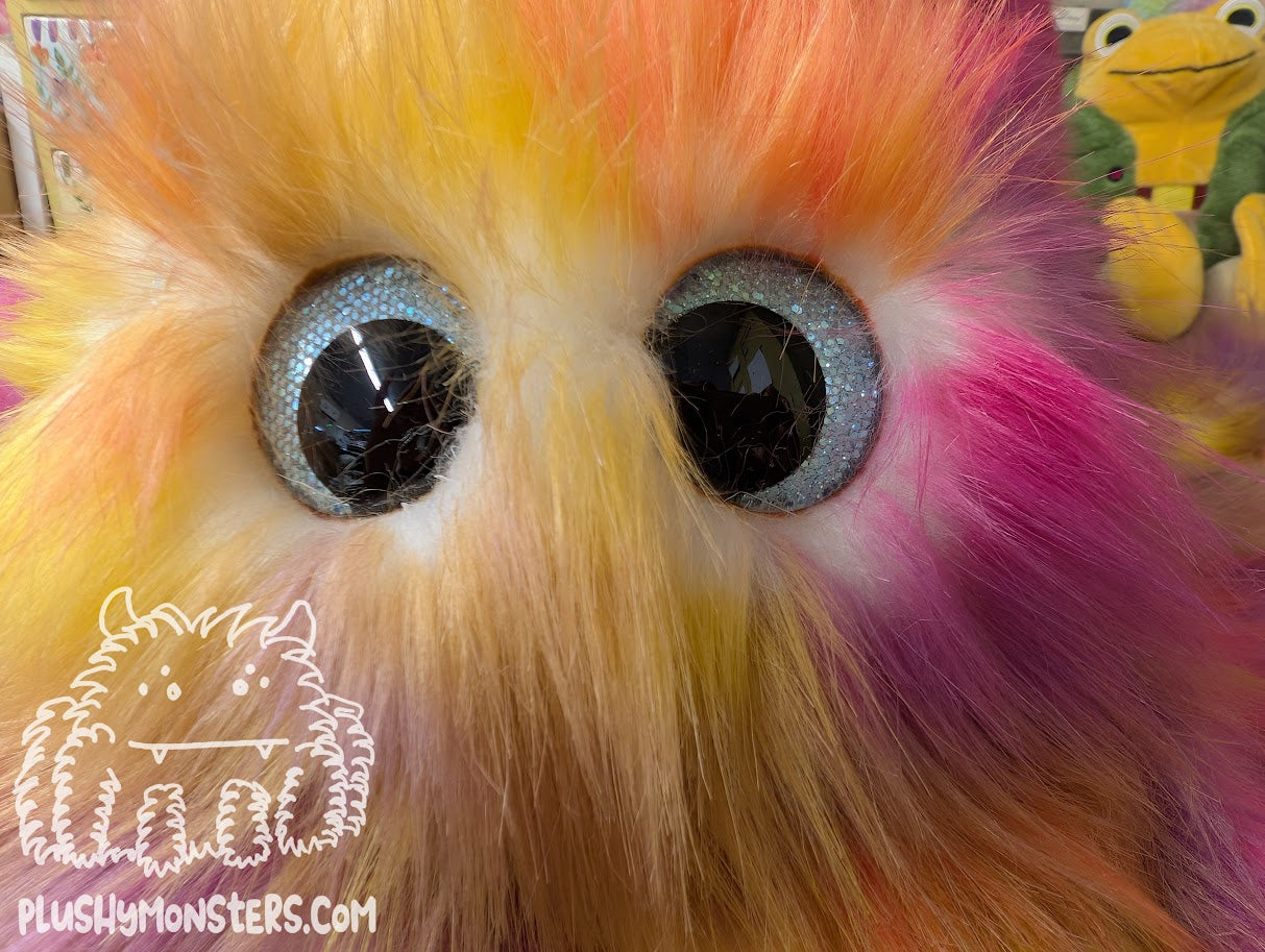 Flora! With Blue Offset Pupil Eyes! - Weighted Middlin'